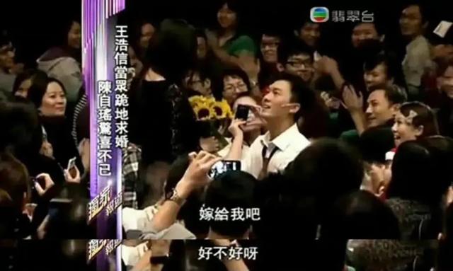 丈夫公开和绯闻女演员走红毯，全网劝离的这位女明星，为什么不离