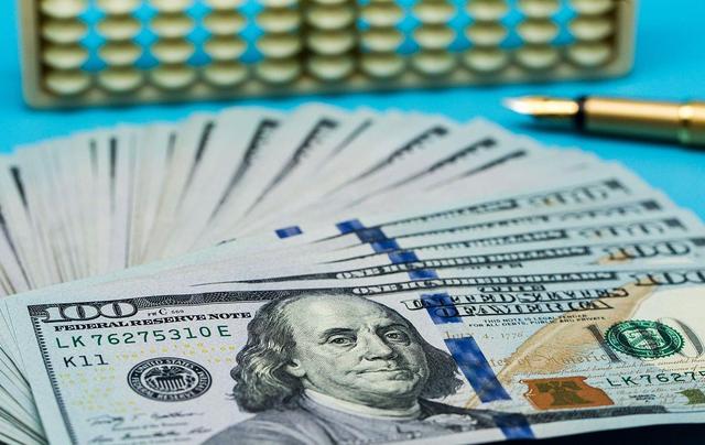 2.29万亿妄想对华输通胀？美元放水反噬自身，美国华裔高官喊话中国