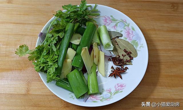 又到了腌辣椒的季节，教你这种酱腌做法，香辣下饭，做好吃一年8