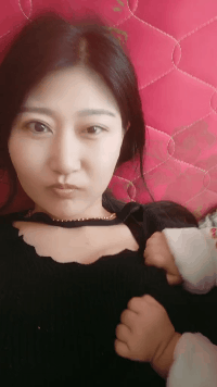 搞笑有趣的GIF图片:虫是这样爬行的呀!莫名的可爱呢!