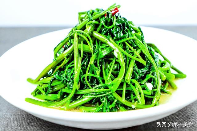 大廚清炒空心菜，鮮嫩不發黑有技巧，簡單易學，新手一看就會 健身 第2张