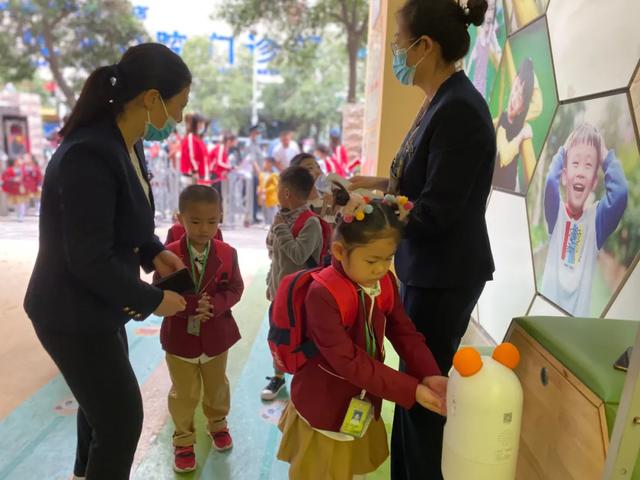 金水一幼中、大班开学第一天掠影