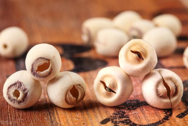 秋季小白果竟是绝佳助眠菜！秋天进补，有它绝对不失眠