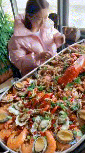 爆笑的GIF动态图：哥们，你的技术救了你一命