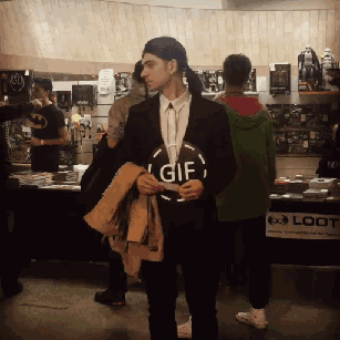 有味的动态图gif：姑娘好福气啊，蟠桃脸