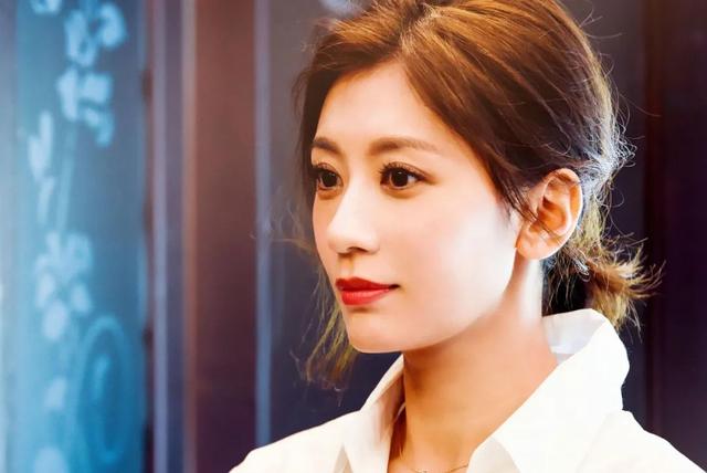 贾静雯在《小李飞刀》里扮演天机老人的孙女孙小红.