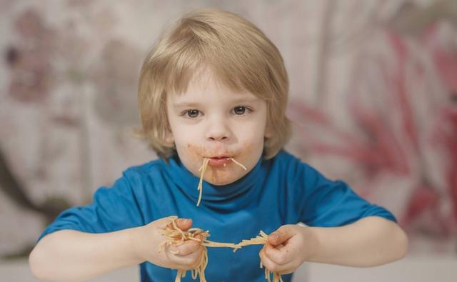 孩子以后有没有出息，在餐桌上就能看出来