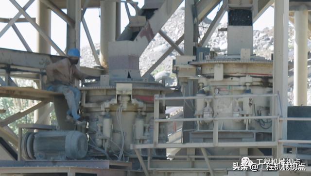 1210箱式破碎机参数机座数据