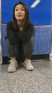 经典内涵gif图：比基尼小姐姐真好看