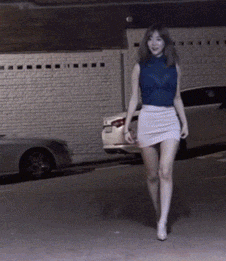 性感爆棚的美女动图：是不是身材好的女人都是这样走路的？