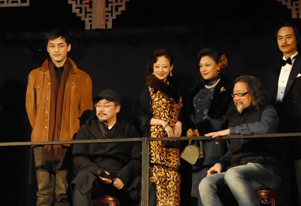 要变天了，娱乐圈迎来“虎头铡”，只有潮水退去，才知道谁在裸泳