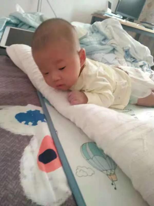 孙子出世四个月，听老人讲过去育孩的事情