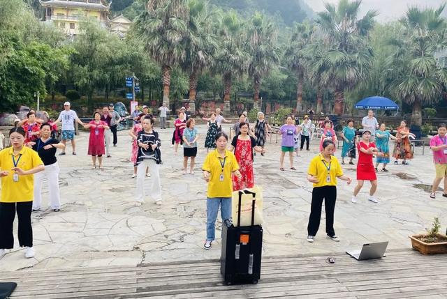 多彩芳華陪您一起“讀”中國康養旅居體驗團首發