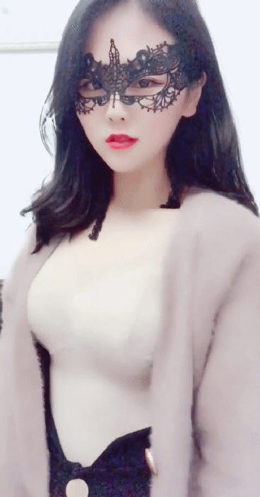 大胸好看的美女动态图片：不用验了，是真的