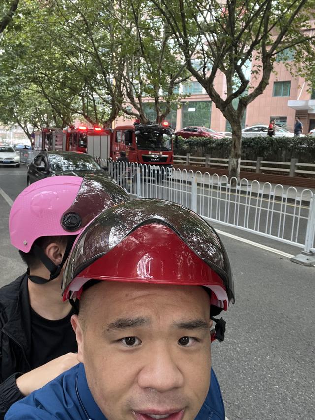 985硕士失业后开摩的：走红后有人骂我作秀 还“扒”我毕业论文