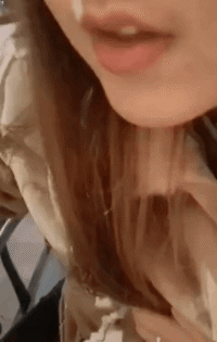一波很大的美女GIF图片：一车的妖精，老衲等着收了你们呢！