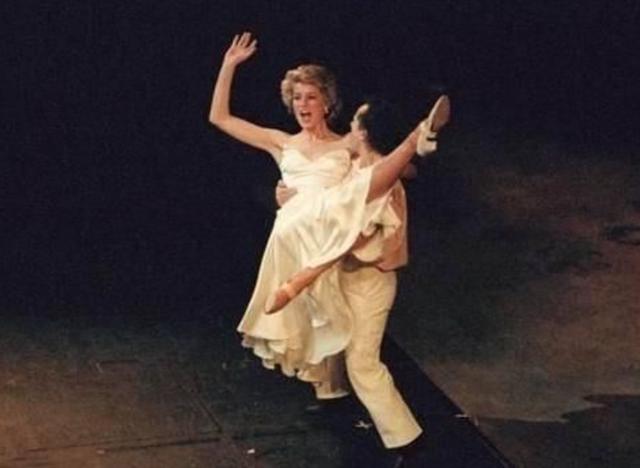 戴安娜卡米拉和查尔斯的故事（查尔斯双标）