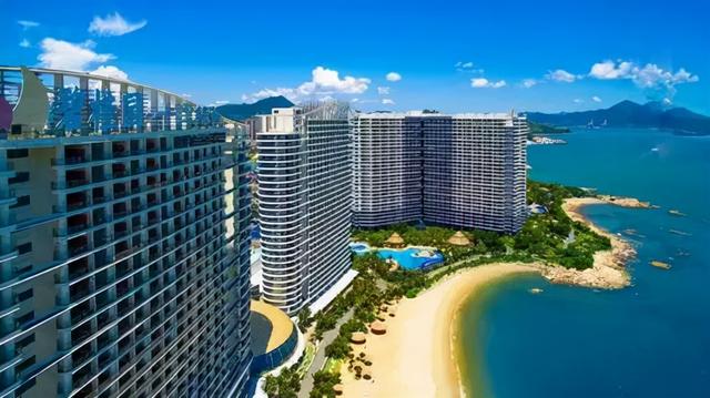 商界女强人：年仅40岁就7次成中国女首富，手握千亿帝国