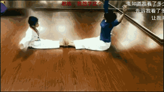 另类的美女动态图片：小婊砸，你们的电臀弱爆啦
