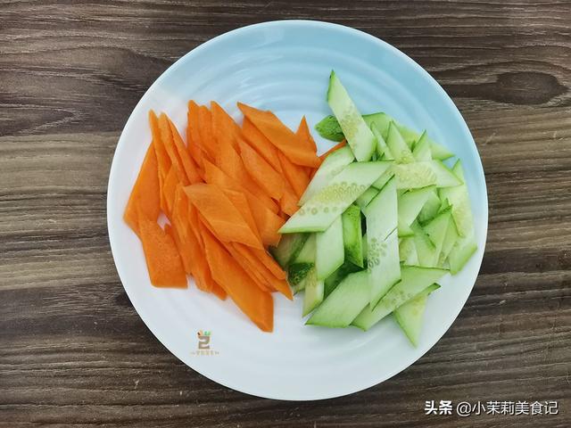 银耳凉拌菜的做法