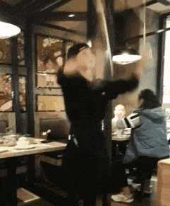 有趣的动态图GIF：谁能告诉我，这是只什么狗？