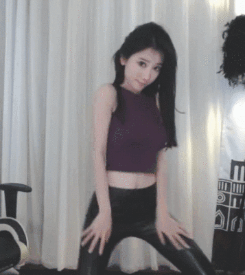 性感美女的邪恶GIF图片：这应该是晚上吧？