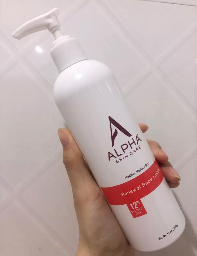 青春痘可以涂磨砂膏和身体乳吗