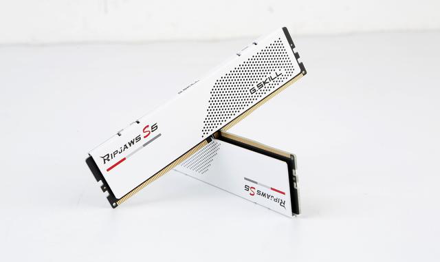 DDR5 5200起步，最高DDR5 6400！首批DDR5内存赏析