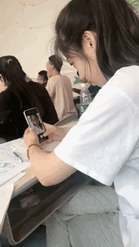 很内涵的GIF图：这是哪家公司！力太大去上班