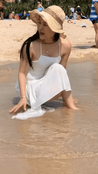 妹子邪恶动态图片：三天不开家长会，我就浑身难受