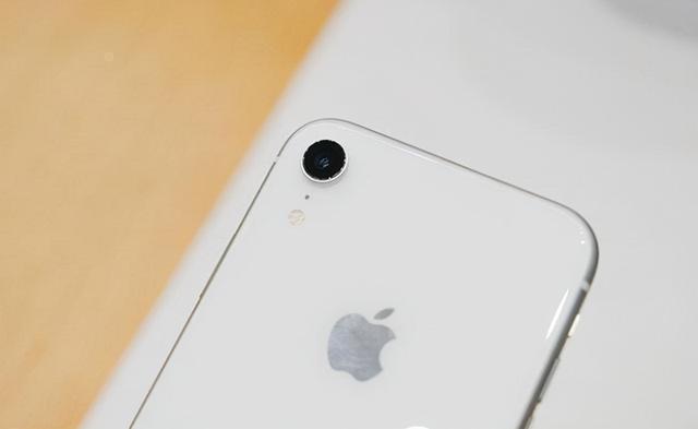 从6499元跌至3599元，苹果新机供不应求，旧款iPhone却已濒临下架
