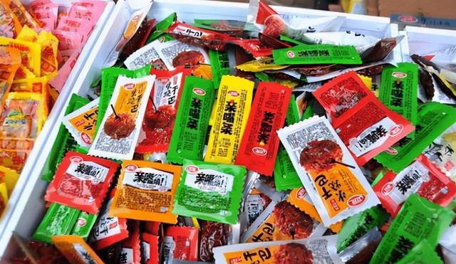 他靠辣条成为当地首富，身家高达645亿，慷慨分给哥哥一半身家