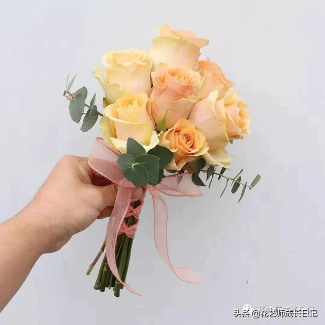 9朵玫瑰代表什么