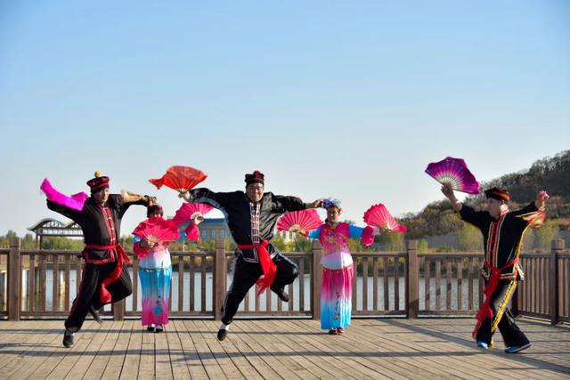 东北秧歌绕花组合视频乐亭地秧歌的传统表演方式