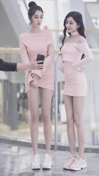 美女动态图内涵图片：妹子一夹腿，我震惊了