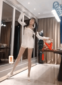 调皮美女的邪恶动图：谁家的招财猫走丢了？祝看到的你今年财运爆棚