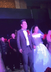 搞笑的动图趣图：新郎，恭喜你，下次还是你结婚