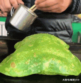 很有趣的动态图片GIF：自从给女票买了这个，我就只能睡沙发了！