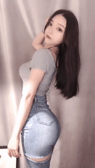邪恶gif动态美女：妹子扭的很好看！