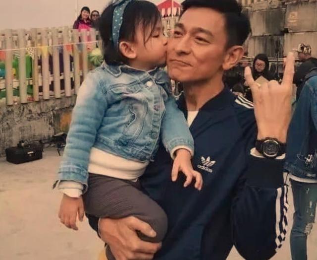 刘德华个人简介(刘德华的孩子多少个)-装修第一网