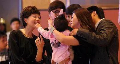 生孩子是每个家庭的大喜事，关于生孩子有哪些习俗呢？作一筒介