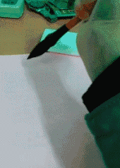 爆笑的动图GIF:谁知道它是怎么变绿的?