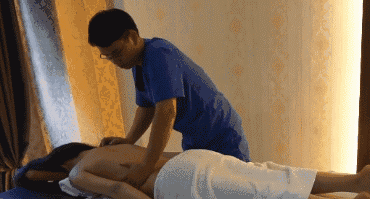 邪恶动态gif 图片：看不懂这是舒服还是疼！