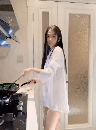 身材气质都好的美女GIF：姑娘请不要随意放电