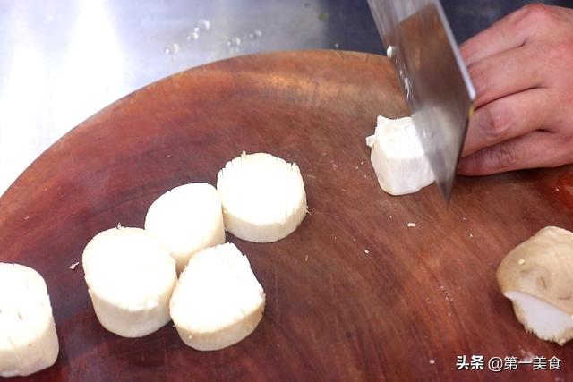 十塊錢能炒一盤的鮑汁燜雞，營養豐富、鮮香滑嫩，學會在家天天吃 健身 第5张