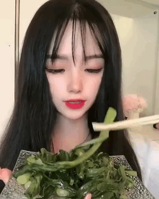 不一般内涵的美女GIF：这种身材的妹子，我一般不敢招惹