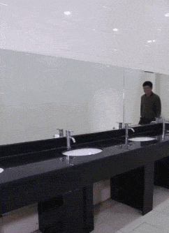 爆笑的GIF动态趣图：老婆就喜欢这样的床，只能买一个了
