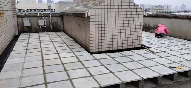 其实住顶层并不可怕,但装修时一定要做好隔热层,避免受到阳光的直射