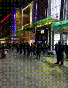 美女的另类动态图图片：咋整？2个一起喝多了！