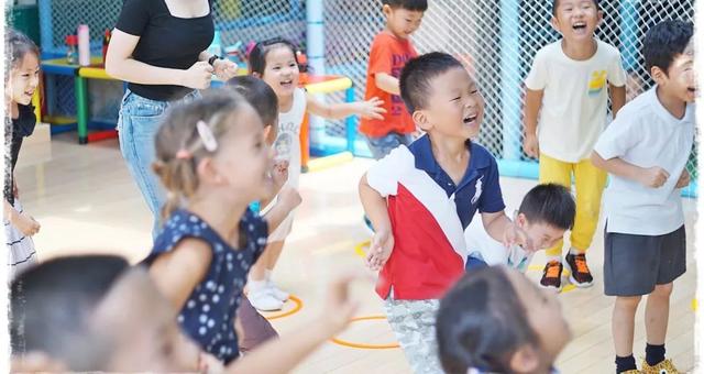 幼儿园男生收到同学礼物，亲妈出一身冷汗：太贵重，差点被我扔掉